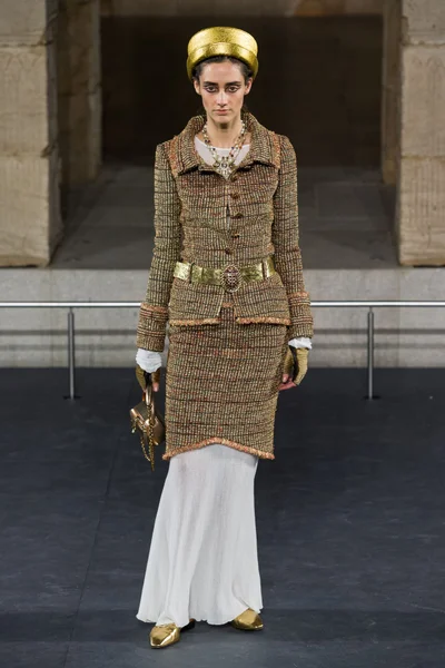 Look 13